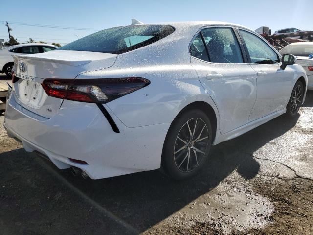 4T1G11AK9RU882935 - 2024 TOYOTA CAMRY SE NIGHT SHADE WHITE photo 3