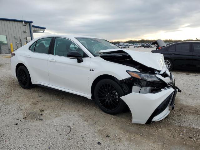 4T1G11AK7PU766534 - 2023 TOYOTA CAMRY SE NIGHT SHADE WHITE photo 4