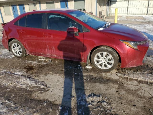 5YFEPMAE5NP315795 - 2022 TOYOTA COROLLA LE RED photo 4
