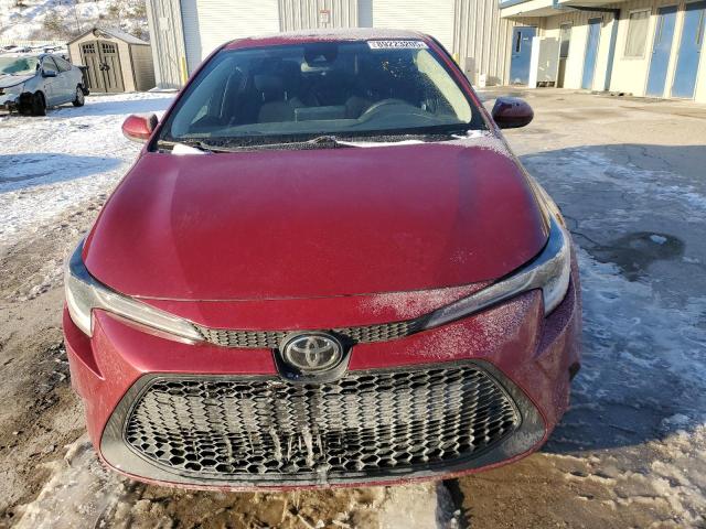 5YFEPMAE5NP315795 - 2022 TOYOTA COROLLA LE RED photo 5