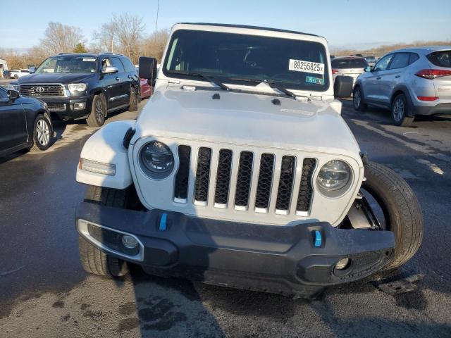 1C4JJXP68NW270943 - 2022 JEEP WRANGLER U SAHARA 4XE WHITE photo 5