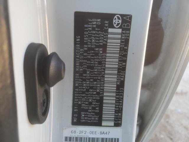 5YFBURHE2KP940990 - 2019 TOYOTA COROLLA L WHITE photo 12