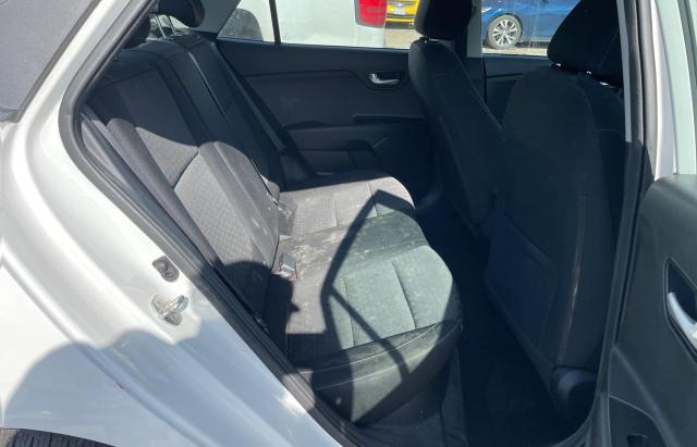 3KPA24ABXJE060480 - 2018 KIA RIO LX WHITE photo 6