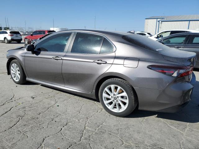 4T1C11AK9NU629767 - 2022 TOYOTA CAMRY LE GRAY photo 2