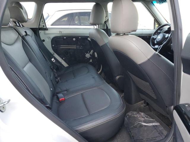 KNDJP3A56G7325815 - 2016 KIA SOUL + WHITE photo 10