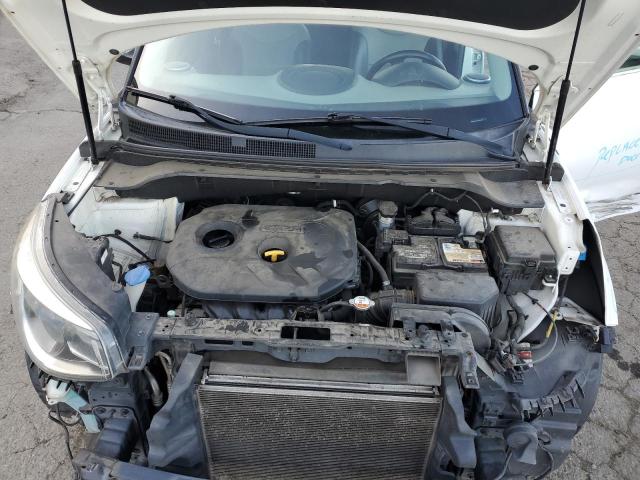 KNDJP3A56G7325815 - 2016 KIA SOUL + WHITE photo 11