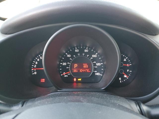 KNDJP3A56G7325815 - 2016 KIA SOUL + WHITE photo 9