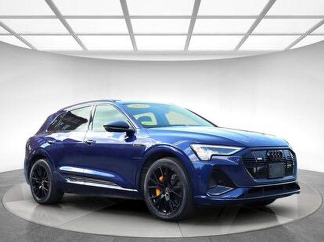 WA1VABGE0NB038110 - 2022 AUDI E-TRON CHRONOS BLUE photo 1
