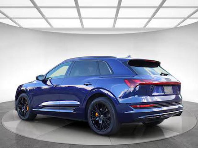 WA1VABGE0NB038110 - 2022 AUDI E-TRON CHRONOS BLUE photo 3