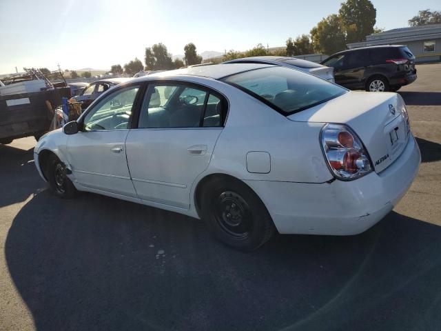 1N4AL11D13C229136 - 2003 NISSAN ALTIMA BASE WHITE photo 2