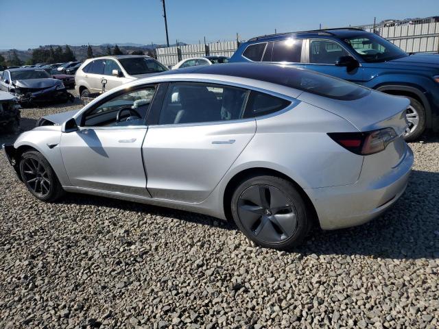 5YJ3E1EA1JF039494 - 2018 TESLA MODEL 3 Gümüş foto 2