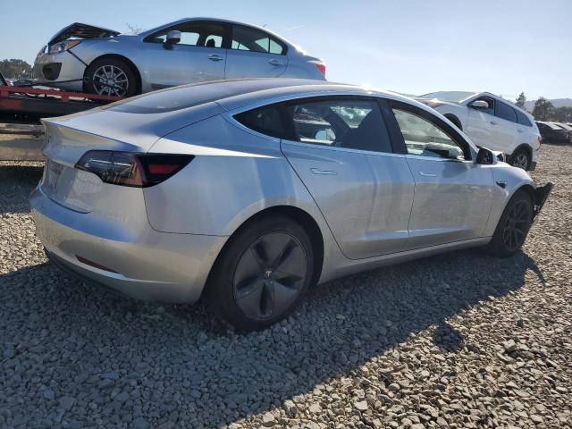 5YJ3E1EA1JF039494 - 2018 TESLA MODEL 3 Gümüş foto 3