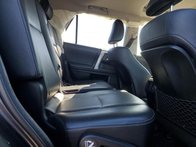 JTEBU5JRXJ5558493 - 2018 TOYOTA 4RUNNER SR5/SR5 PREMIUM Графитовый фото 11