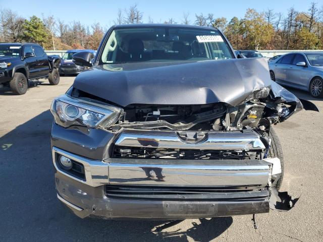 JTEBU5JRXJ5558493 - 2018 TOYOTA 4RUNNER SR5/SR5 PREMIUM Графитовый фото 5