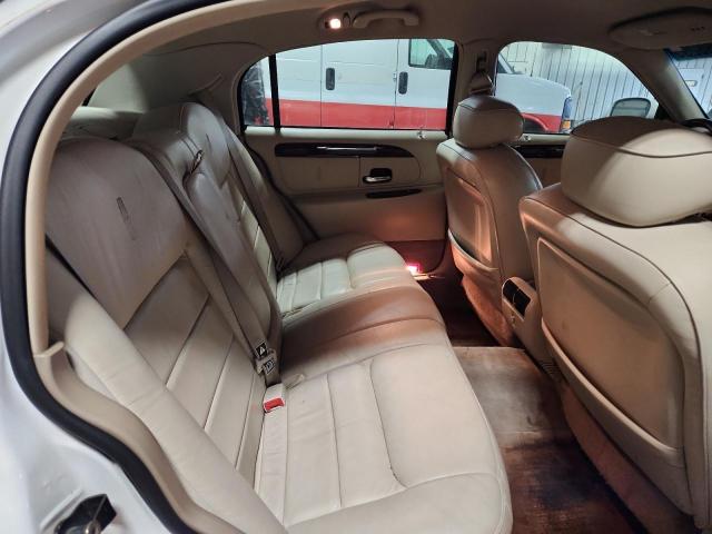 1LNHM82W41Y733237 - 2001 LINCOLN TOWN CAR SIGNATURE თეთრი ფოტო 10