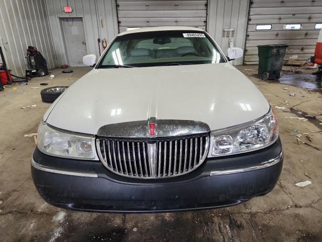 1LNHM82W41Y733237 - 2001 LINCOLN TOWN CAR SIGNATURE თეთრი ფოტო 5