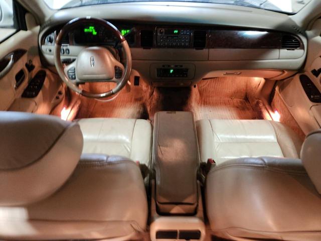 1LNHM82W41Y733237 - 2001 LINCOLN TOWN CAR SIGNATURE თეთრი ფოტო 8