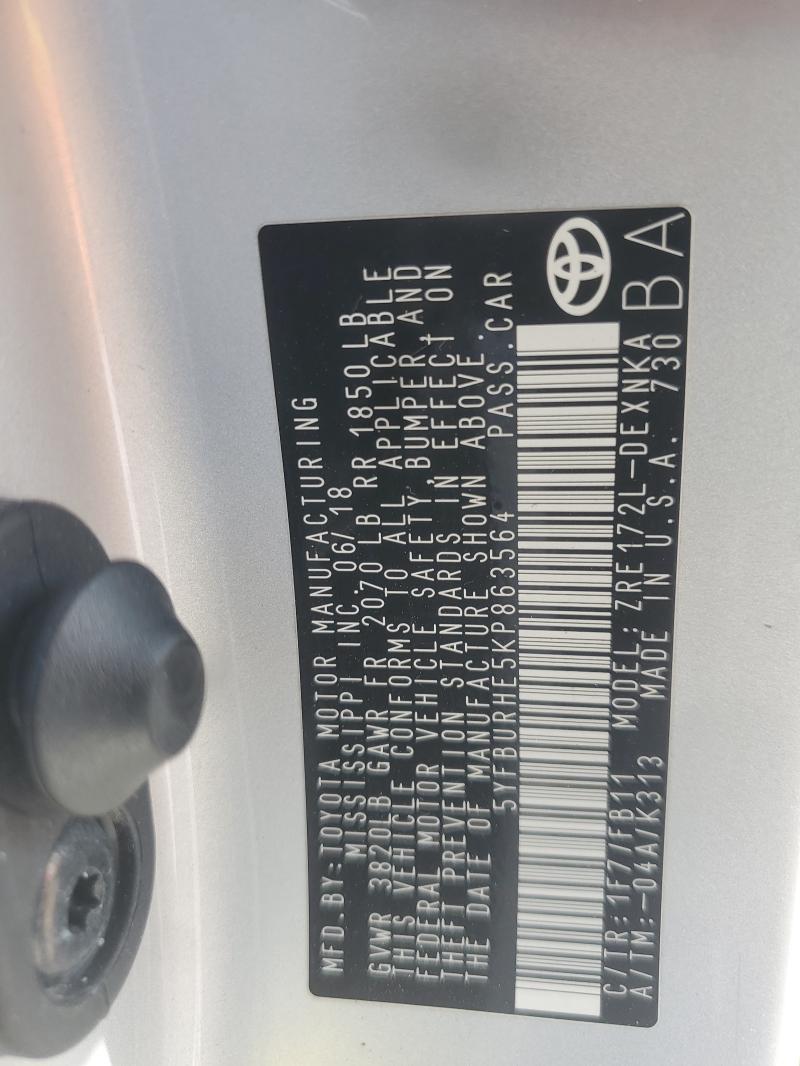 5YFBURHE5KP863564 - 2019 TOYOTA COROLLA L 银色 照片 12