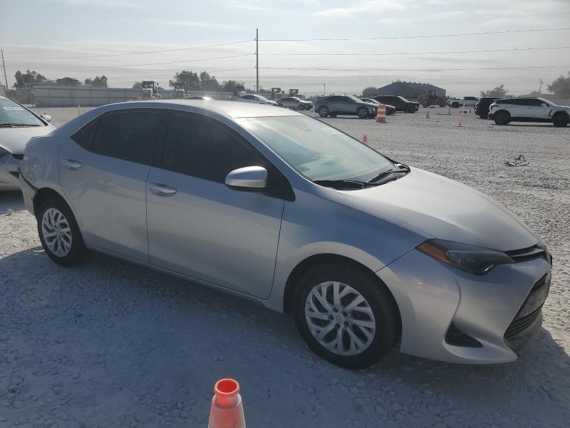 5YFBURHE5KP863564 - 2019 TOYOTA COROLLA L 银色 照片 4