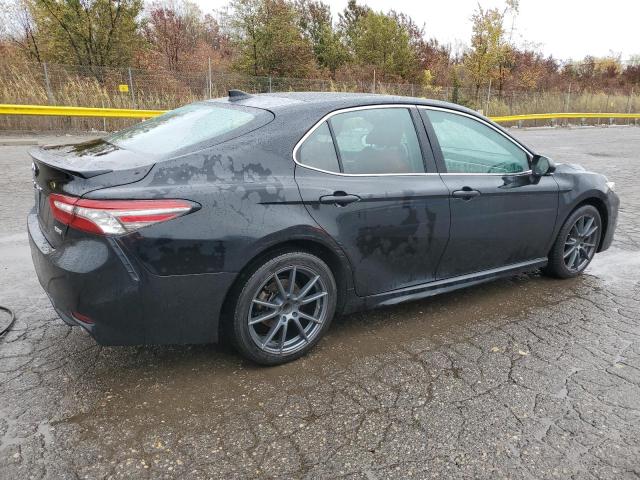 4T1B61HK6JU068554 - 2018 TOYOTA CAMRY XSE BLACK photo 3