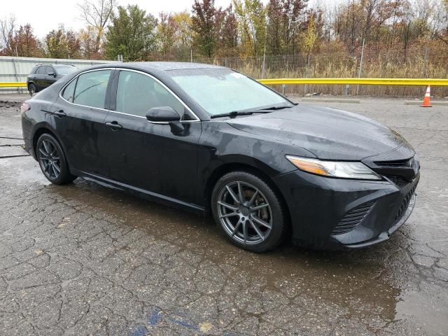 4T1B61HK6JU068554 - 2018 TOYOTA CAMRY XSE BLACK photo 4