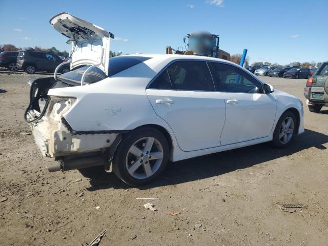 4T1BF1FK7CU121316 - 2012 TOYOTA CAMRY BASE WHITE photo 3