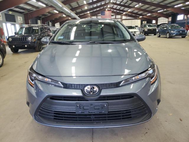 5YFB4MDE8SP337924 - 2025 TOYOTA COROLLA LE ნაცრისფერი ფოტო 5