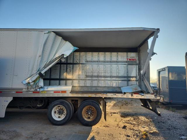 1UYVS2535GG530661 - 2016 UTILITY VS2DX WHITE photo 9