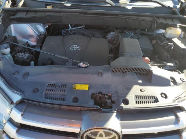 5TDJZRFH2JS544168 - 2018 TOYOTA HIGHLANDER SE Gri fotoğraf 12