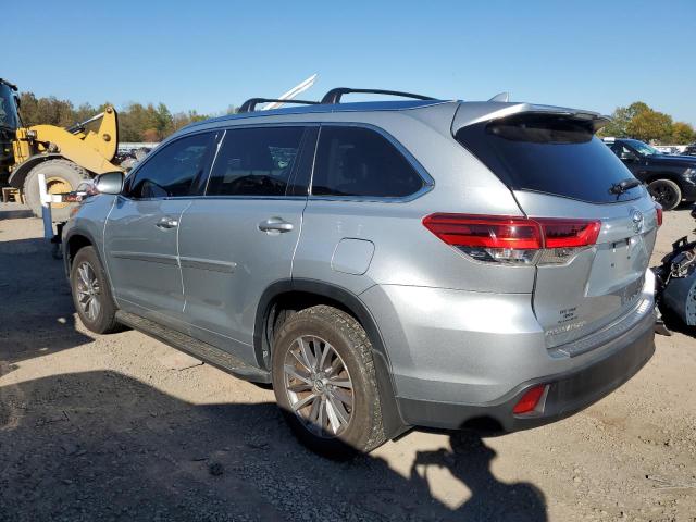 5TDJZRFH2JS544168 - 2018 TOYOTA HIGHLANDER SE Gri fotoğraf 2