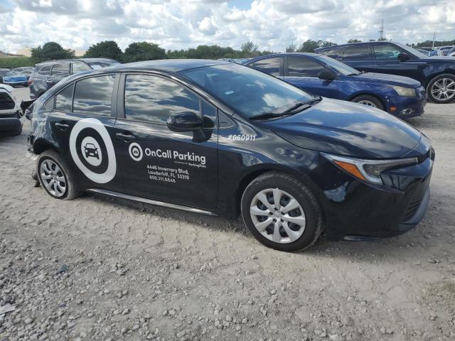 JTDBCMFE1R3060911 - 2024 TOYOTA COROLLA LE 黑色 照片 4