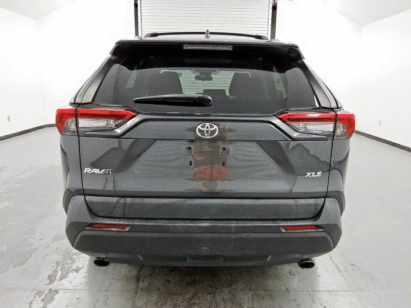 2T3W1RFV5MC089355 - 2021 TOYOTA RAV4 XLE GRAY photo 6