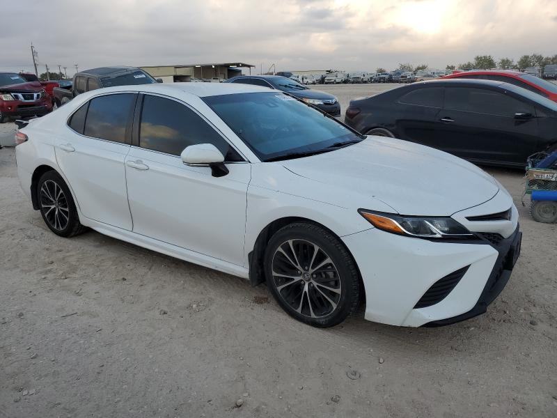 4T1B11HK6JU570186 - 2018 TOYOTA CAMRY L თეთრი ფოტო 4