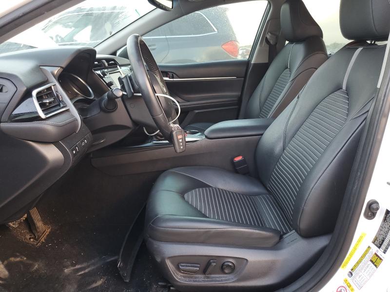 4T1B11HK6JU570186 - 2018 TOYOTA CAMRY L თეთრი ფოტო 7