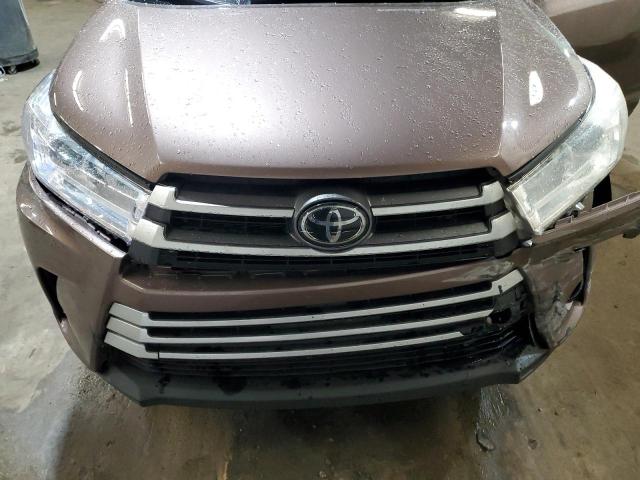 5TDKZRFHXJS272649 - 2018 TOYOTA HIGHLANDER SE 棕色 照片 12