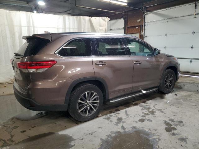 5TDKZRFHXJS272649 - 2018 TOYOTA HIGHLANDER SE 棕色 照片 3