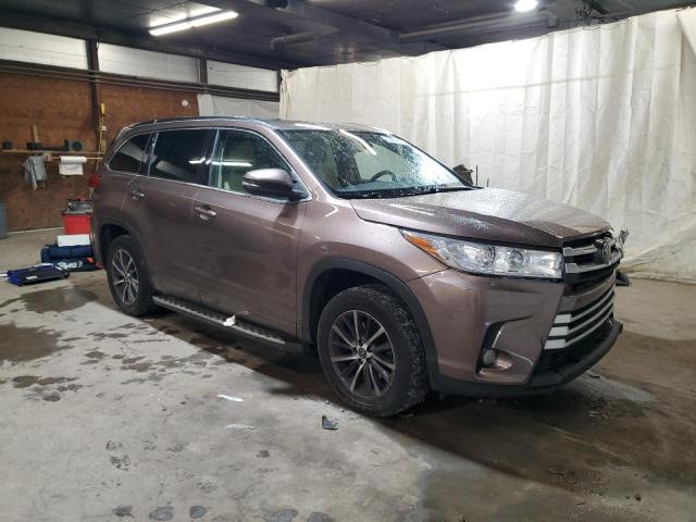 5TDKZRFHXJS272649 - 2018 TOYOTA HIGHLANDER SE 棕色 照片 4
