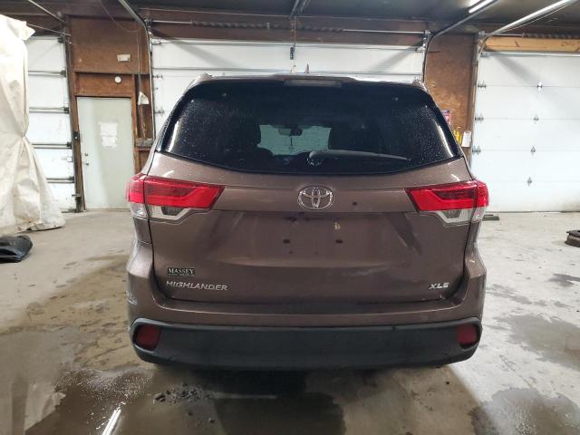 5TDKZRFHXJS272649 - 2018 TOYOTA HIGHLANDER SE 棕色 照片 6
