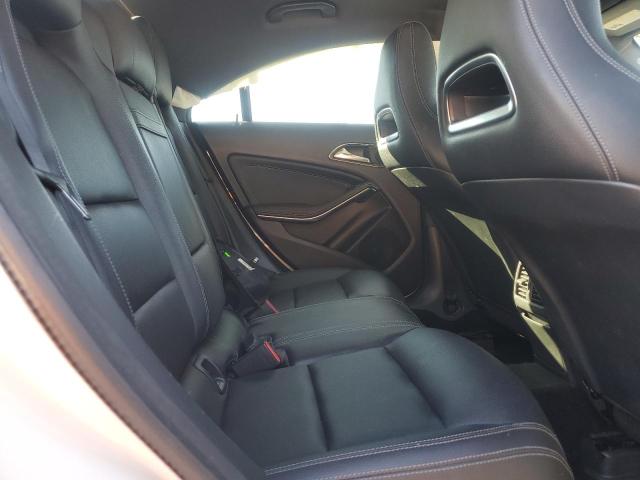 WDDSJ4EB3JN587909 - 2018 MERCEDES-BENZ CLA 250 白色 照片 10