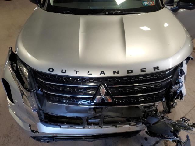 JA4J4UA83PZ017623 - 2023 MITSUBISHI OUTLANDER SE SILVER photo 12