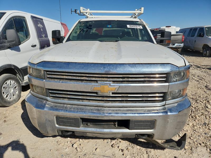 1GC1KUEG4JF270505 - 2018 CHEVROLET SILVERADO K2500 HEAVY DUTY WHITE photo 5
