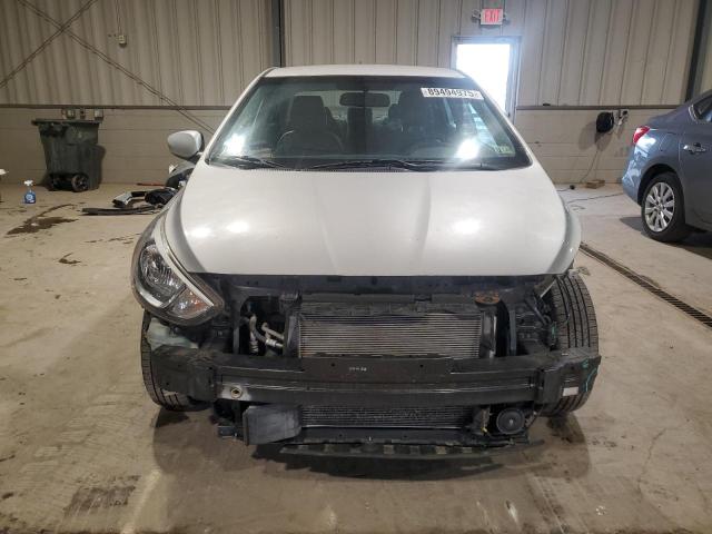 KMHCT4AE7HU250499 - 2017 HYUNDAI ACCENT SE SILVER photo 5