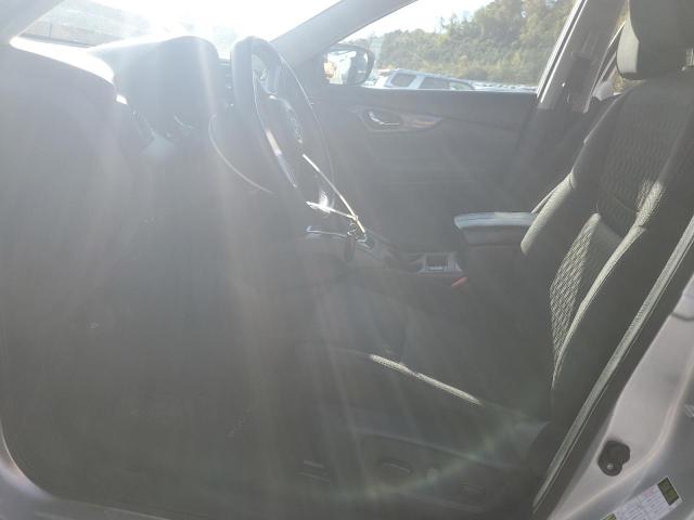 KNMAT2MT9JP565447 - 2018 NISSAN ROGUE S SILVER photo 7