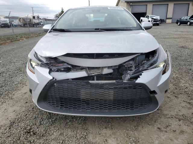 JTDEAMDE6NJ044568 - 2022 TOYOTA COROLLA LE 银色 照片 5