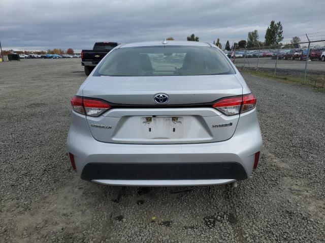 JTDEAMDE6NJ044568 - 2022 TOYOTA COROLLA LE 银色 照片 6