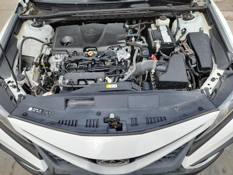 4T1G11AK8NU033910 - 2022 TOYOTA CAMRY SE WHITE photo 11