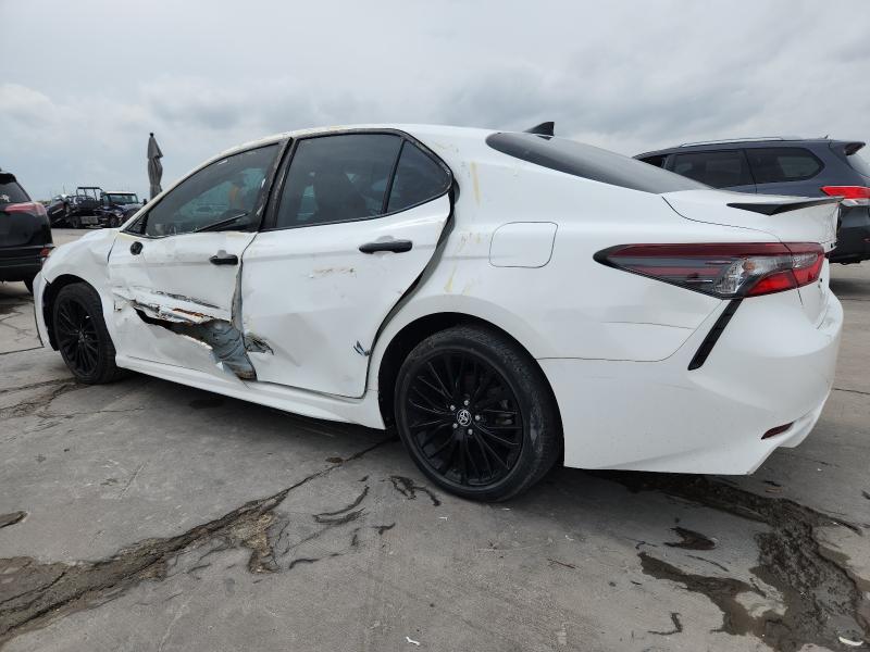 4T1G11AK8NU033910 - 2022 TOYOTA CAMRY SE WHITE photo 2