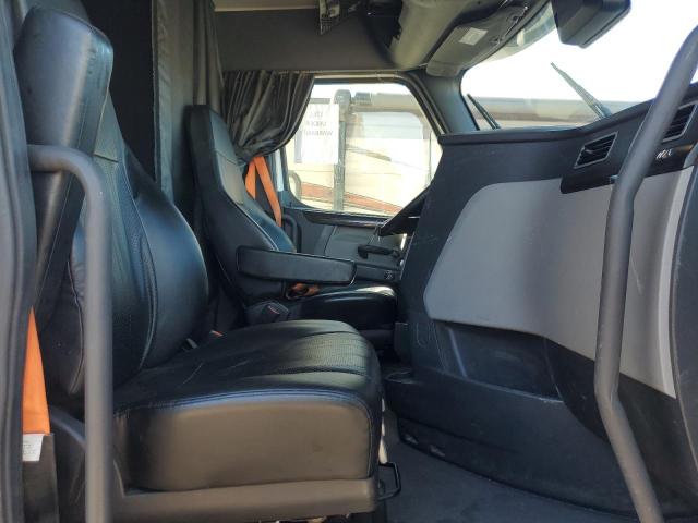 3AKJHHDRXNSNS8684 - 2022 FREIGHTLINER CASCADIA 1 WHITE photo 5