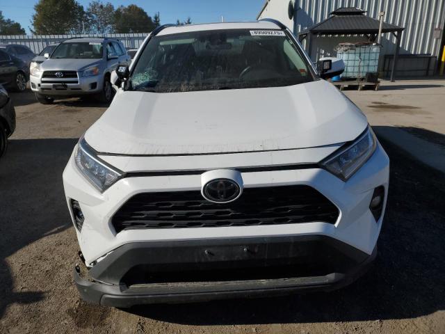 2T3R1RFV5MW178953 - 2021 TOYOTA RAV4 XLE WHITE photo 5