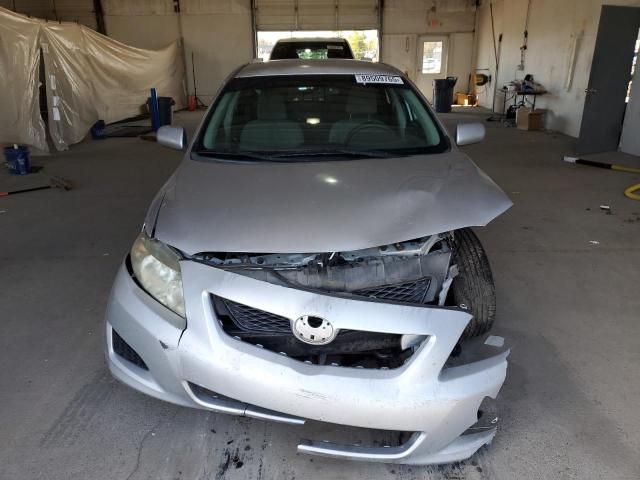 2T1BU4EE3AC306237 - 2010 TOYOTA COROLLA BASE Silber Foto 5